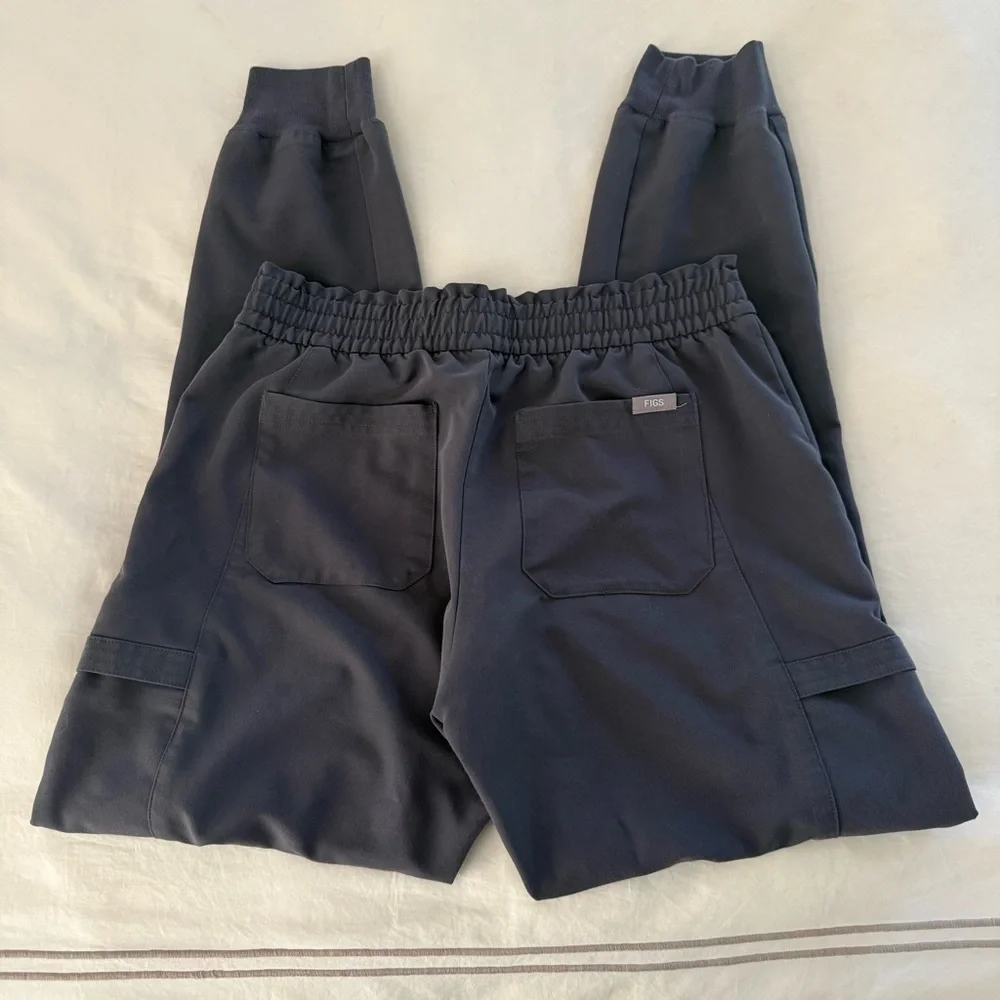 FIGS Lesage Joggers Charcoal Small Tall - Picture 10 of 10